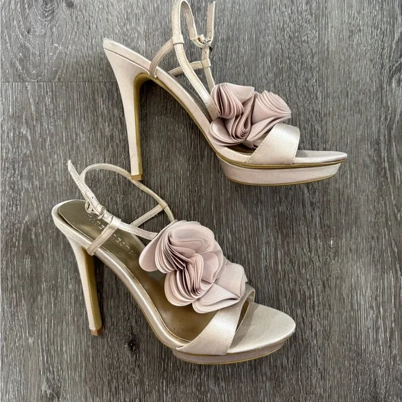 Never Worn Kate Preston Elegant Beige / Champagne Women's Floral Heels 7 1/2 - Picture 3 of 12
